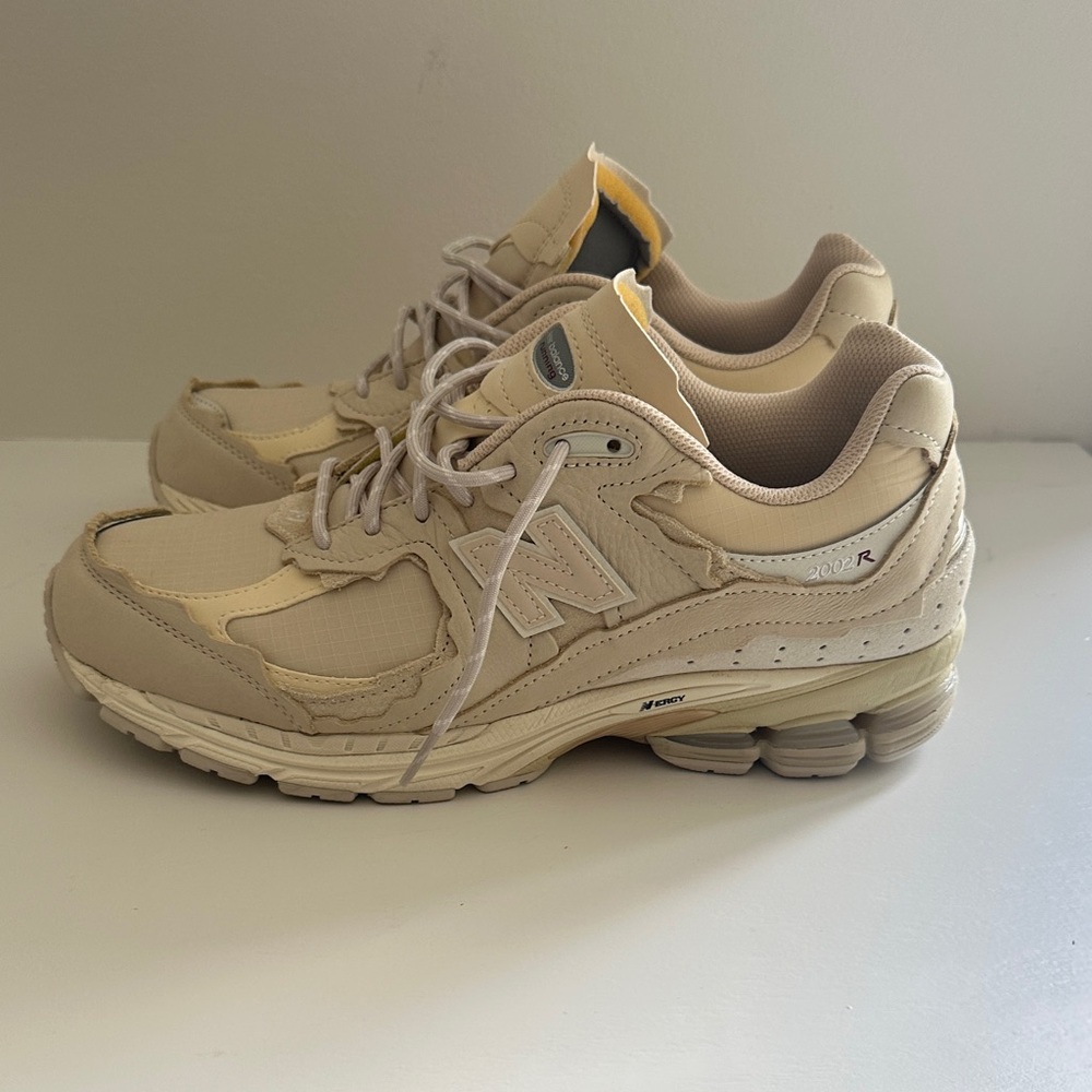 New Balance Cream Athletic Shoes - Picture 3 of 6